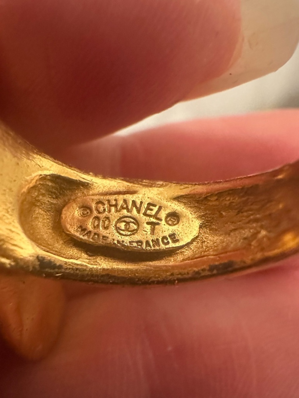 CHANEL Gold-Tone Pearl Camellia Ring - Picture 6 of 8
